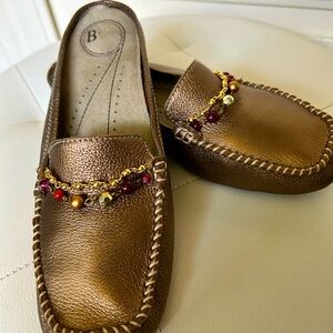 Bass Women’s Selene Slip On Mules size 7 M Upper Leather Gold color.